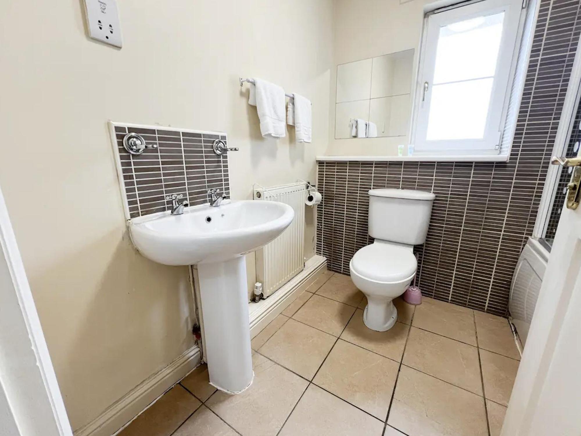 Glasgow Central - Entire House - Free Parking , Free Super Fast Wifi , Private Garden & Parking Security Luaran gambar